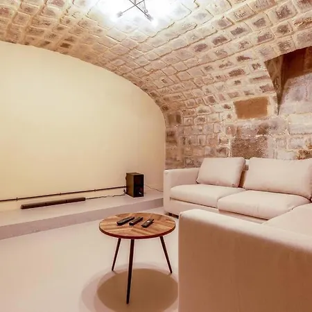 Nouveau - Industrial - 6p - Gym/sauna Apartment *