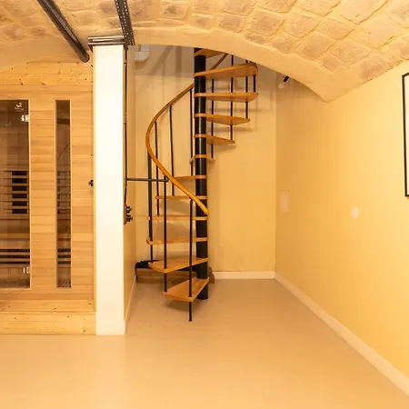 Nouveau - Industrial - 6p - Gym/sauna Apartment *